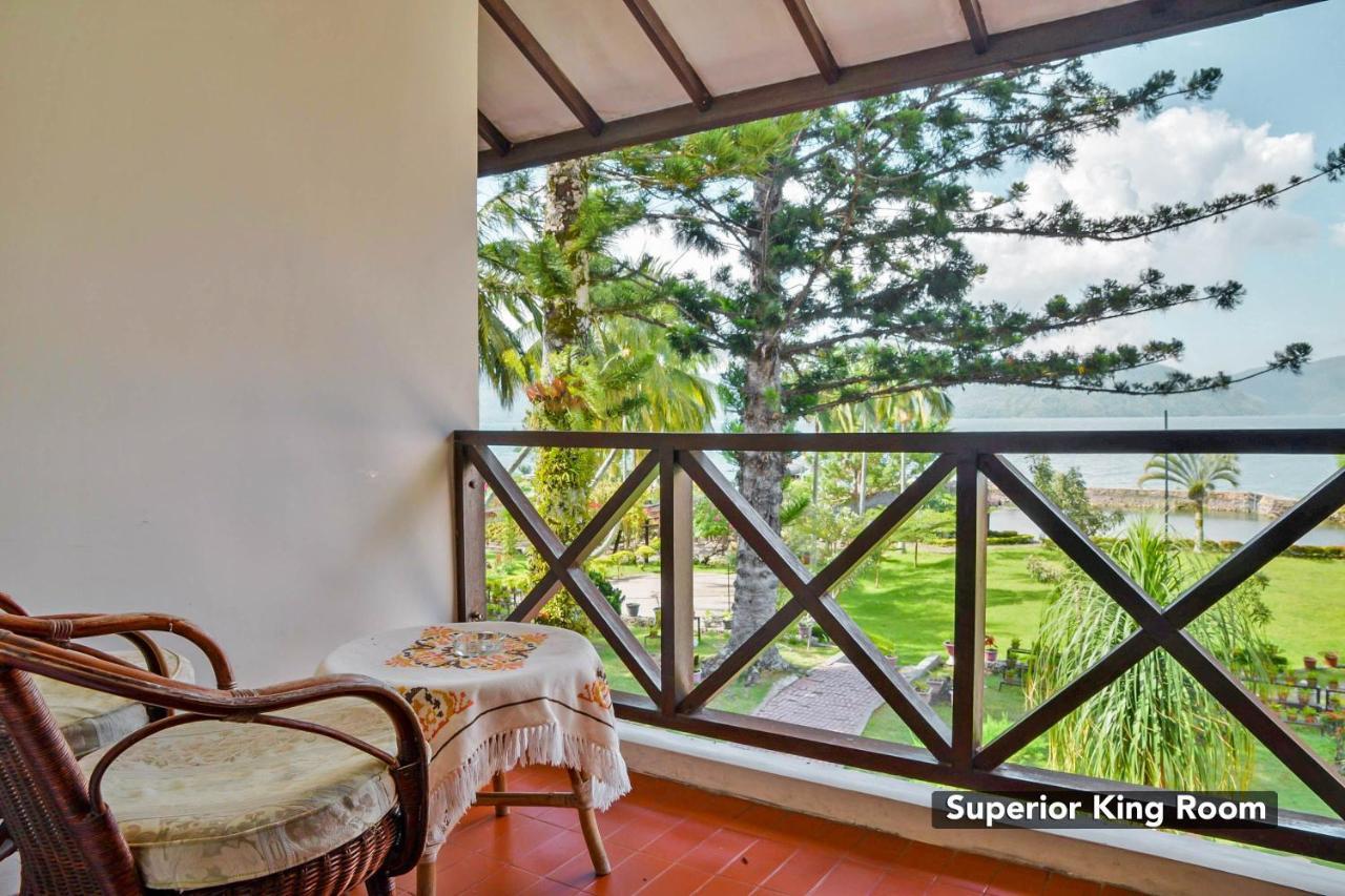 Silintong Hotel Ambarita Exterior photo