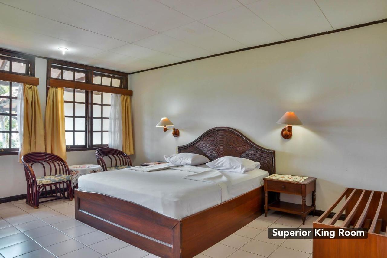 Silintong Hotel Ambarita Exterior photo