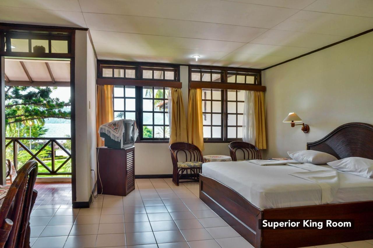 Silintong Hotel Ambarita Exterior photo